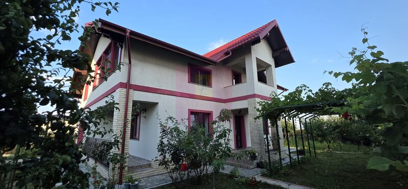 Vila 6 camere de vanzare in Banesti