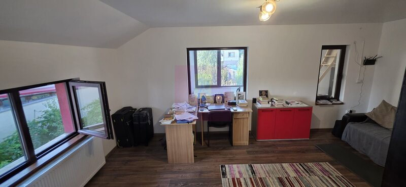 Vila 6 camere de vanzare in Banesti
