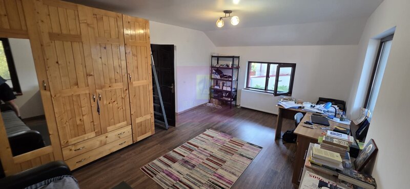 Vila 6 camere de vanzare in Banesti
